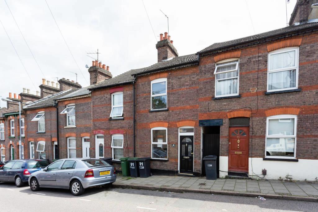 Ashton House - Stylish 2 Bedroom House, Close To Luton Town Center & Airport エクステリア 写真
