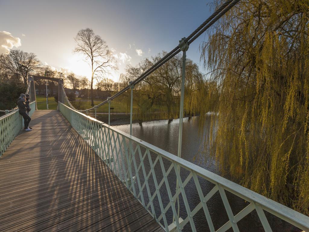 Ashton House - Stylish 2 Bedroom House, Close To Luton Town Center & Airport エクステリア 写真
